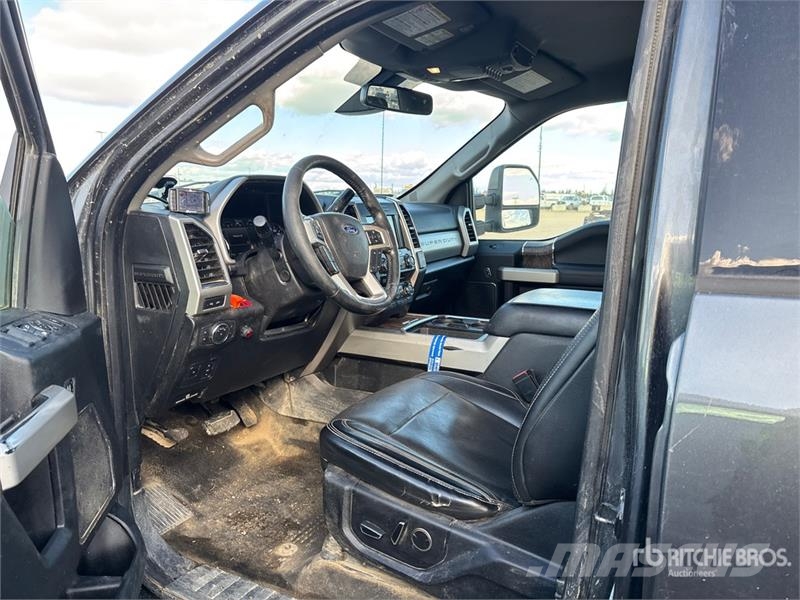 Ford F-350 Lariat 4x4 Crew Cab Pickup Ostalo