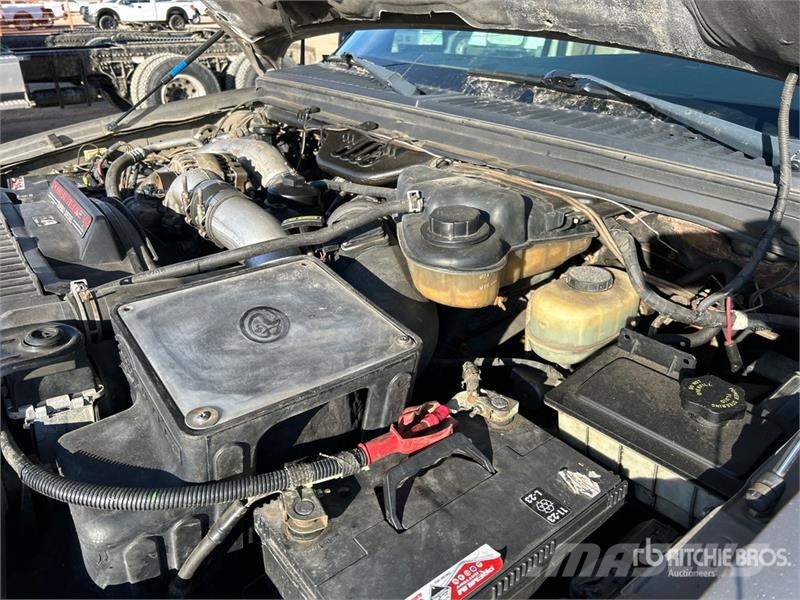 Ford F-350 Lariat 4x4 Crew Cab Pickup Muu