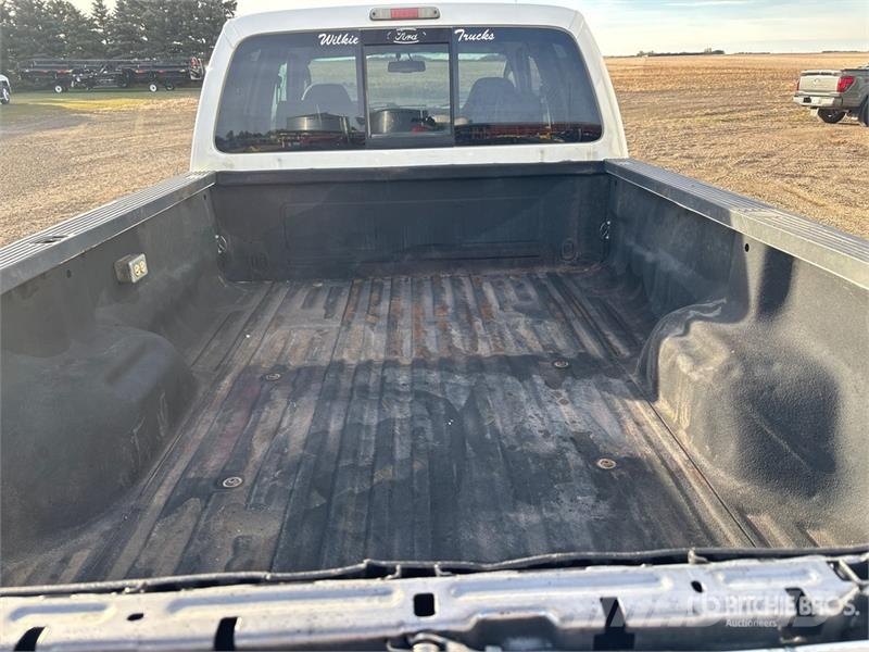 Ford F-350 Lariat 4x4 Crew Cab Pickup Otros