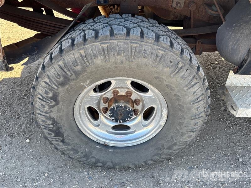 Ford F-350 Lariat 4x4 Crew Cab Spreader Truck Veicoli municipali