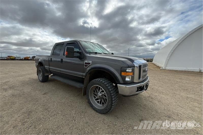 Ford F-350 Lariat 4x4 Crew Cab Pickup Ostalo