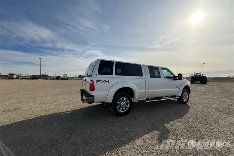 Ford F-350 Lariat 4x4 Crew Cab Pickup Autre fourgon / utilitaire