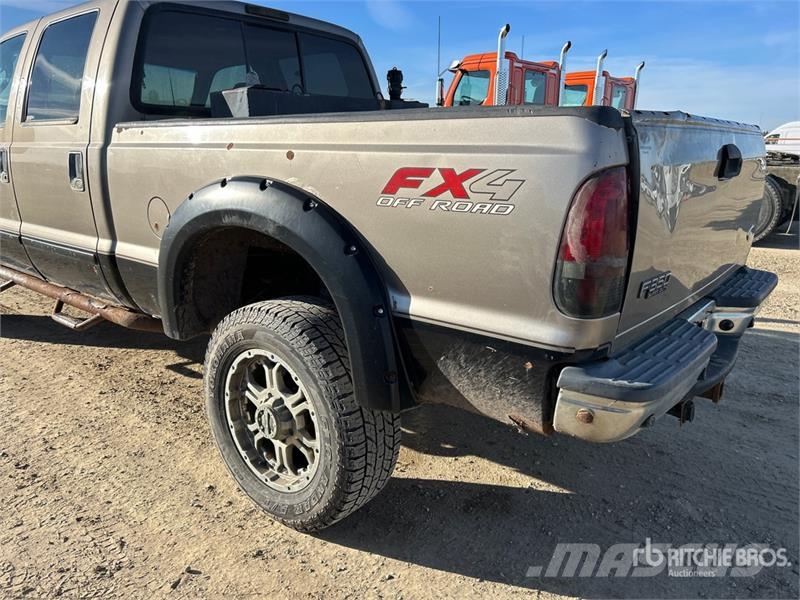 Ford F-350 Lariat 4x4 Crew Cab Pickup Muu