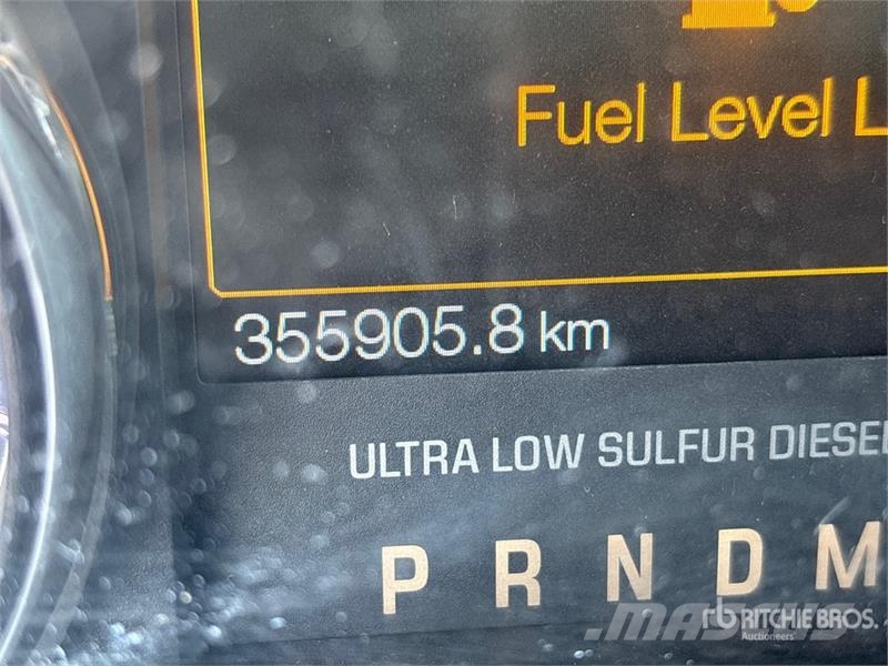 Ford F-350 Lariat 4x4 Crew Cab Pickup (Inoperable) Прочие фургоны