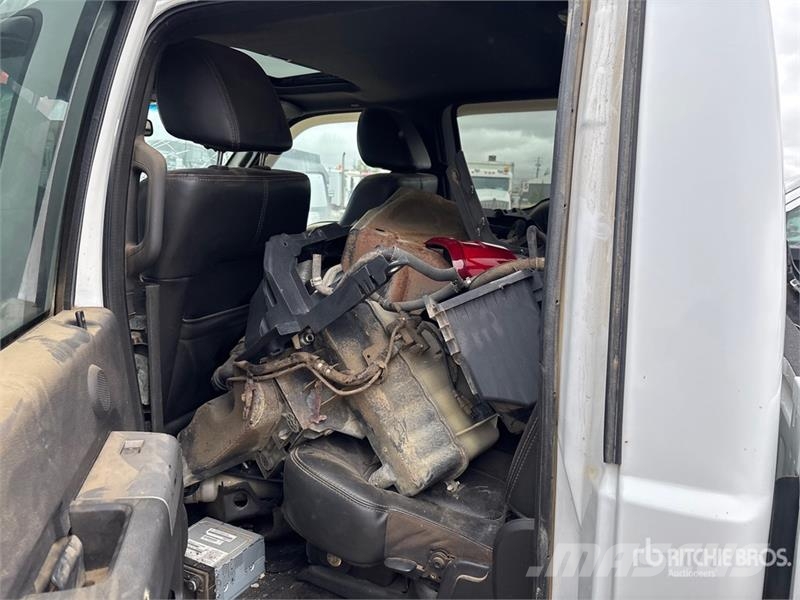 Ford F-350 Lariat 4x4 Crew Cab Pickup (Inoperable) Прочие фургоны
