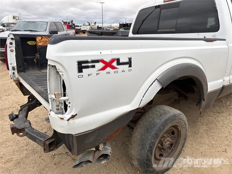 Ford F-350 Lariat 4x4 Crew Cab Pickup (Inoperable) Прочие фургоны