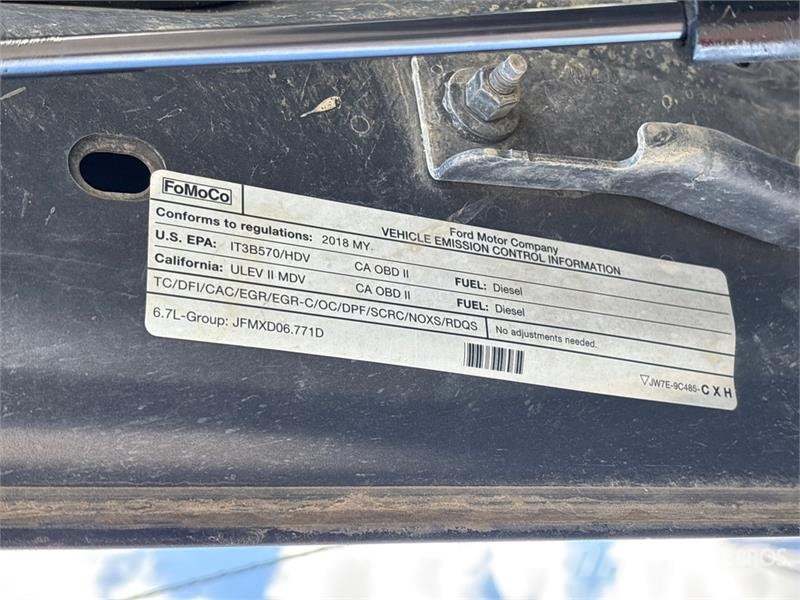 Ford F-350 Lariat 4x4 Crew Cab Pickup Ostalo