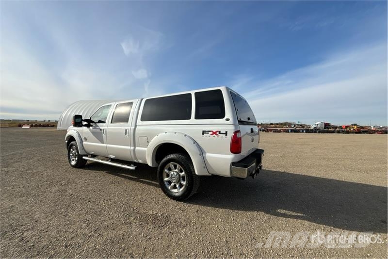 Ford F-350 Lariat 4x4 Crew Cab Pickup Autre fourgon / utilitaire