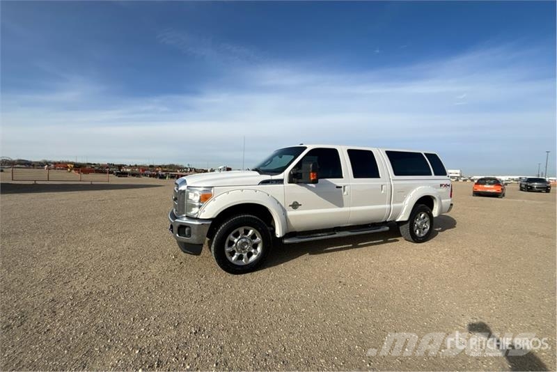 Ford F-350 Lariat 4x4 Crew Cab Pickup Autre fourgon / utilitaire