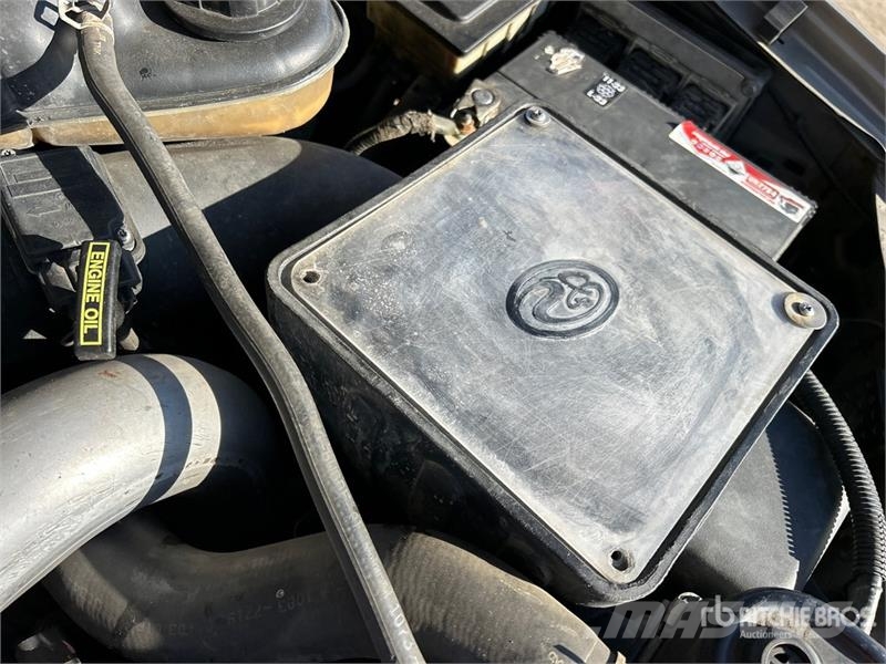 Ford F-350 Lariat 4x4 Crew Cab Pickup Muu