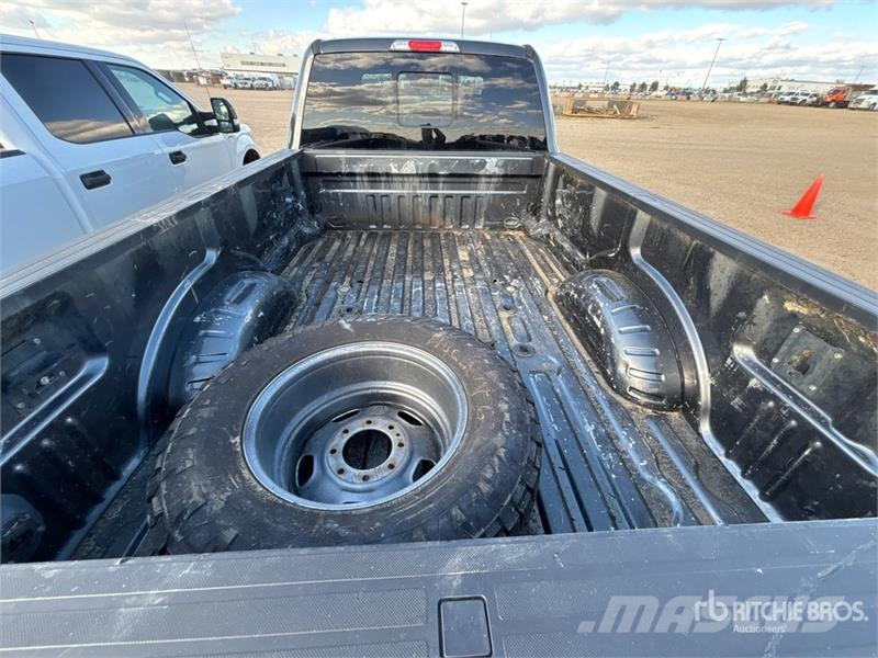 Ford F-350 Lariat 4x4 Crew Cab Pickup Ostalo