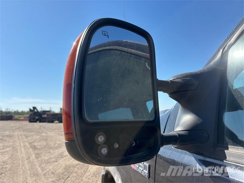 Ford F-350 Lariat 4x4 Crew Cab Spreader Truck Veicoli municipali