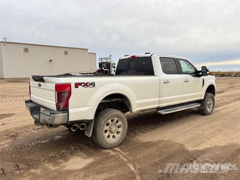 Ford F-350 Lariat 4x4 Crew Cab Pickup Autre fourgon / utilitaire