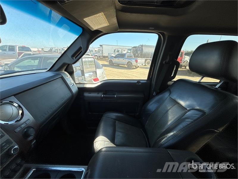 Ford F-350 Lariat 4x4 Crew Cab Pickup (Inoperable) Прочие фургоны
