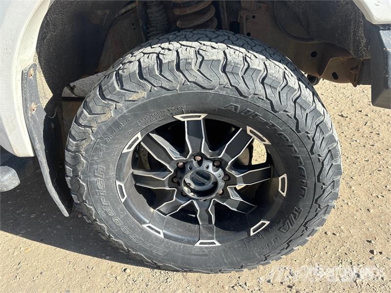 Ford F-350 Lariat 4x4 Crew Cab Pickup Ostalo