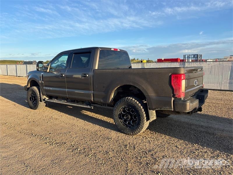 Ford F-350 Lariat 4x4 Crew Cab Pickup Furgoni altro
