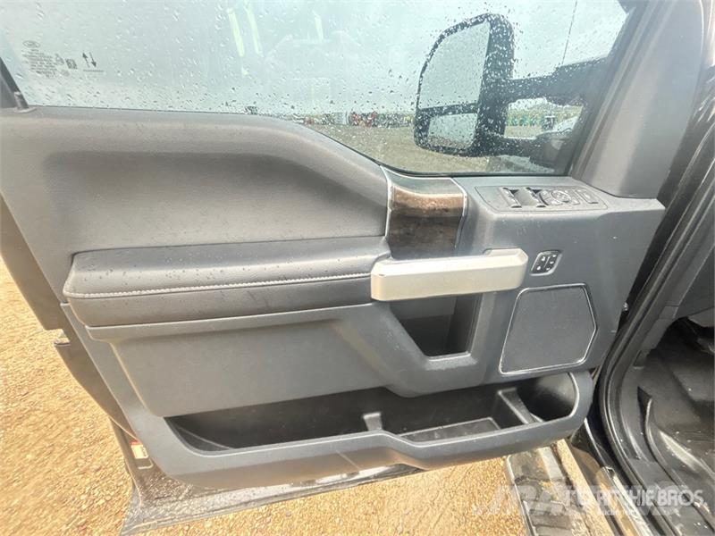 Ford F-350 Lariat 4x4 Crew Cab Pickup Anders