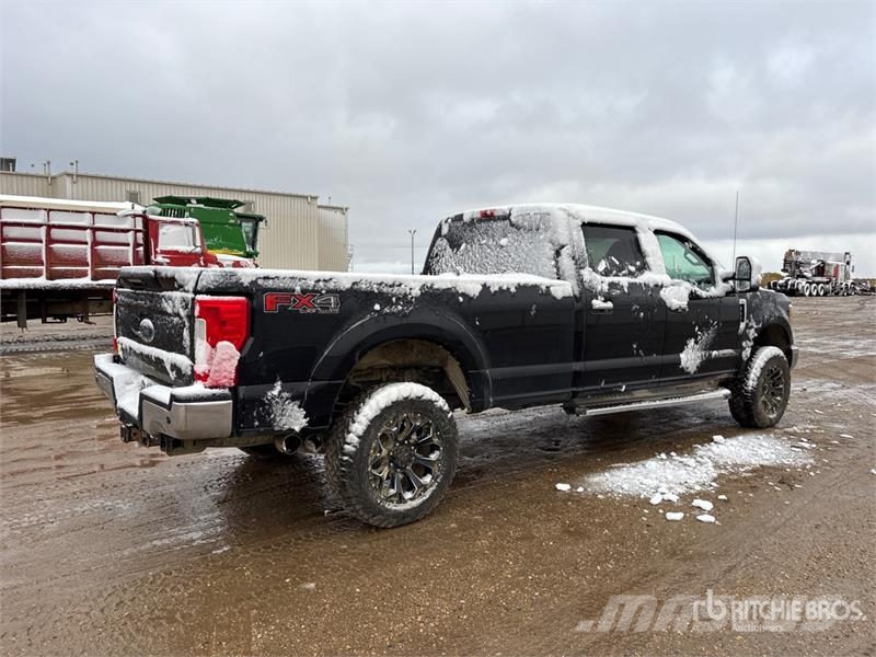 Ford F-350 Lariat 4x4 Crew Cab Pickup Furgoni altro