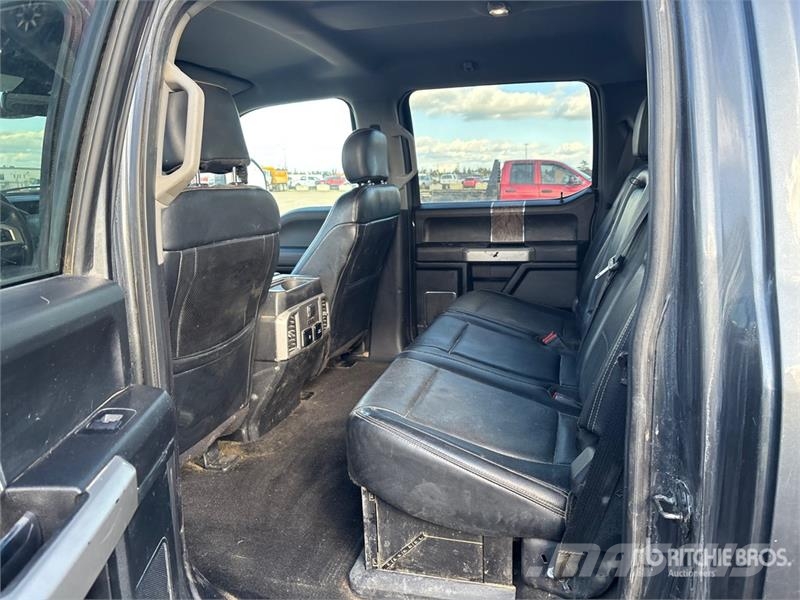 Ford F-350 Lariat 4x4 Crew Cab Pickup Ostalo