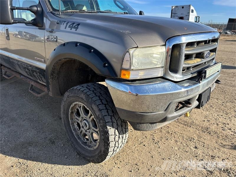 Ford F-350 Lariat 4x4 Crew Cab Pickup Muu