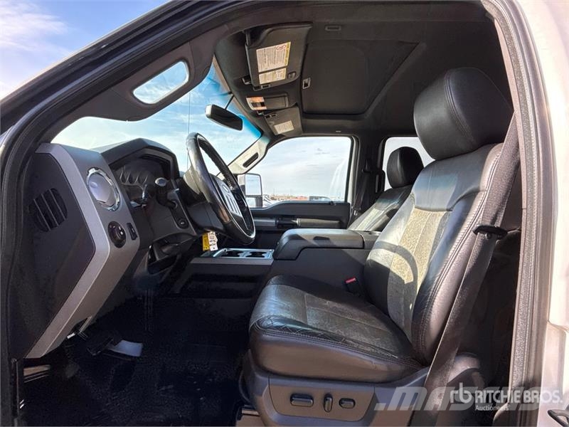 Ford F-350 Lariat 4x4 Crew Cab Pickup Autre fourgon / utilitaire