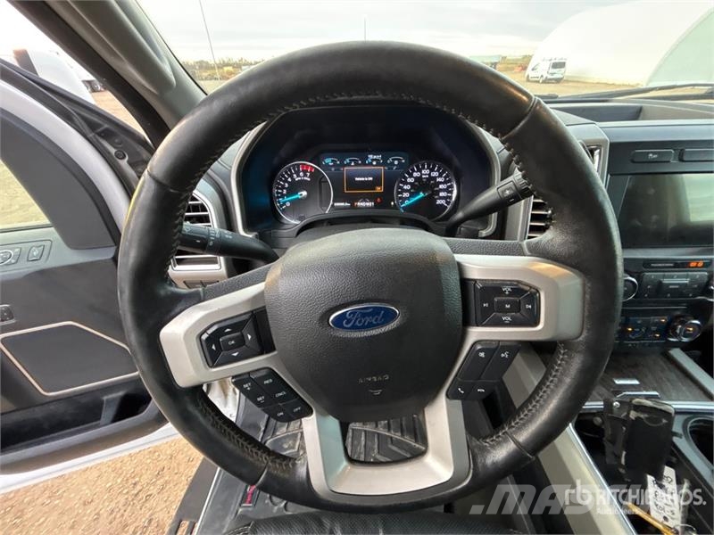 Ford F-350 Lariat 4x4 Crew Cab Pickup Ostalo