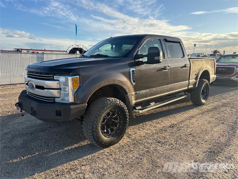 Ford F-350 Lariat 4x4 Crew Cab Pickup Furgoni altro