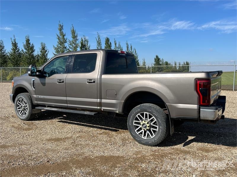 Ford F-350 Lariat 4x4 Crew Cab Pickup Прочие фургоны