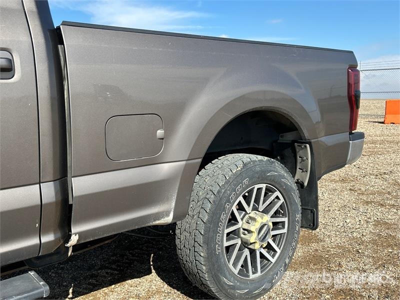 Ford F-350 Lariat 4x4 Crew Cab Pickup Прочие фургоны