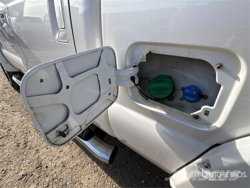 Ford F-350 Lariat 4x4 Crew Cab Pickup Autre fourgon / utilitaire