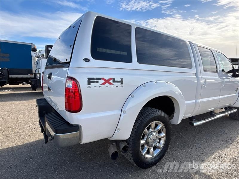 Ford F-350 Lariat 4x4 Crew Cab Pickup Autre fourgon / utilitaire