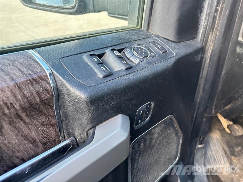 Ford F-350 Lariat 4x4 Crew Cab Pickup Ostalo