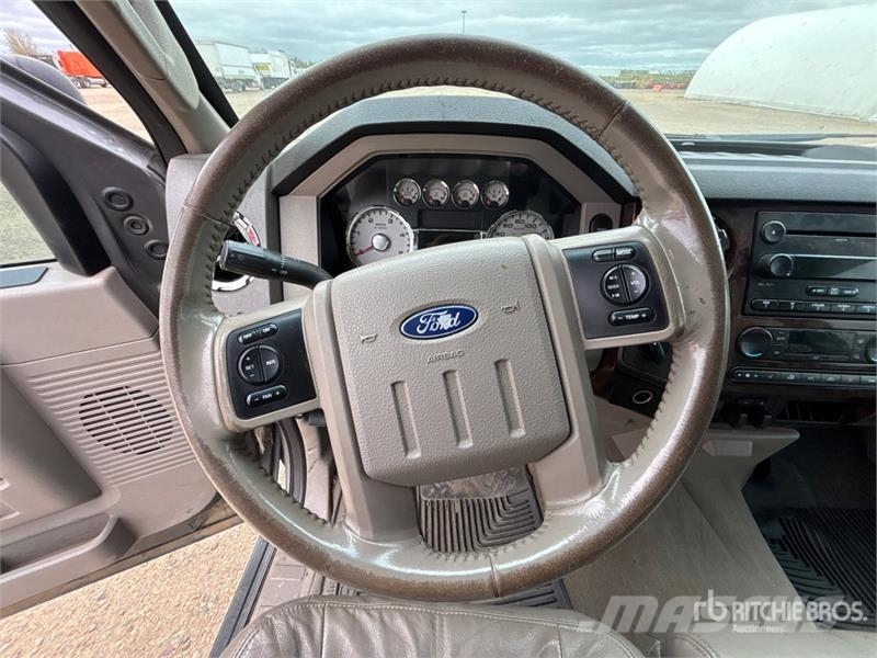 Ford F-350 Lariat 4x4 Crew Cab Pickup Ostalo