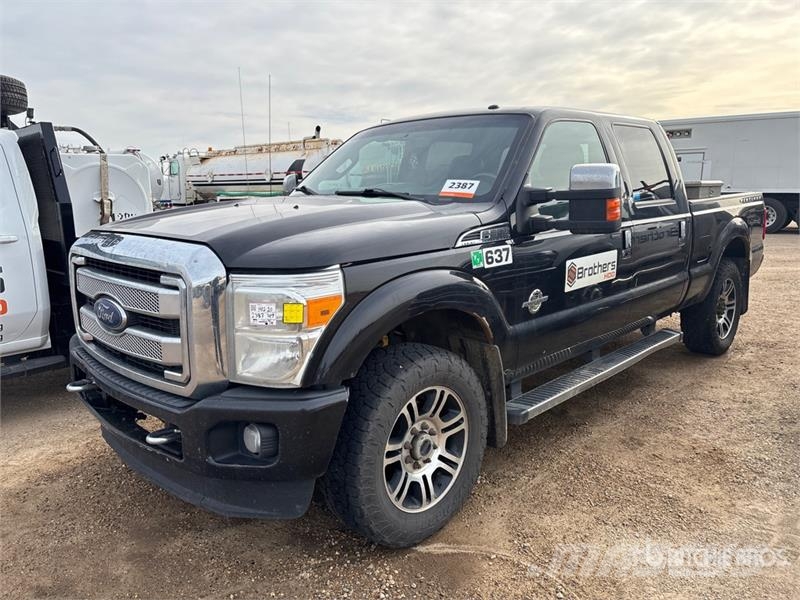 Ford F-350 Lariat 4x4 Crew Cab Pickup (Inoperable) Andere Transporter