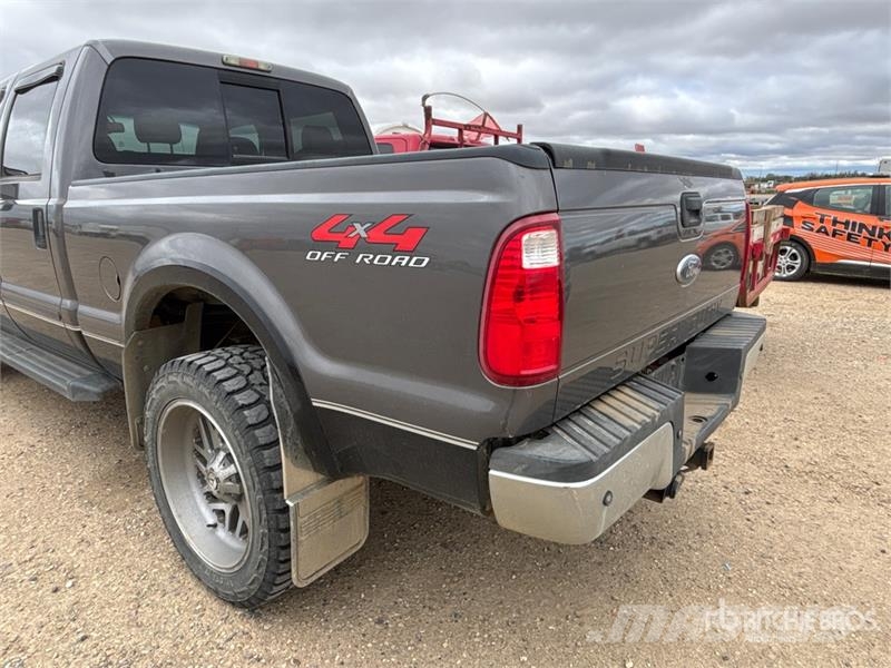 Ford F-350 Lariat 4x4 Crew Cab Pickup Ostalo