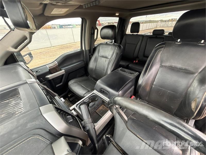 Ford F-350 Lariat 4x4 Crew Cab Pickup Andre