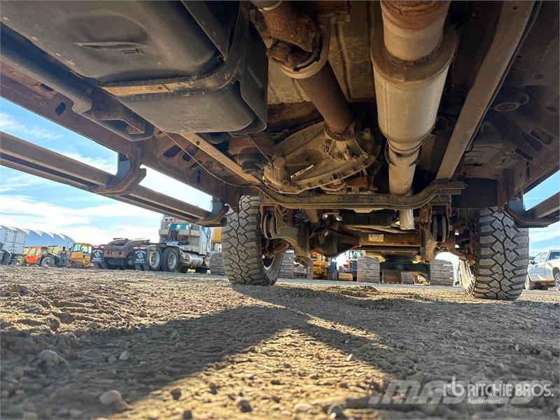 Ford F-350 Lariat 4x4 Crew Cab Pickup Ostalo