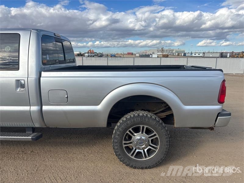 Ford F-350 Lariat 4x4 Crew Cab Pickup Ostalo
