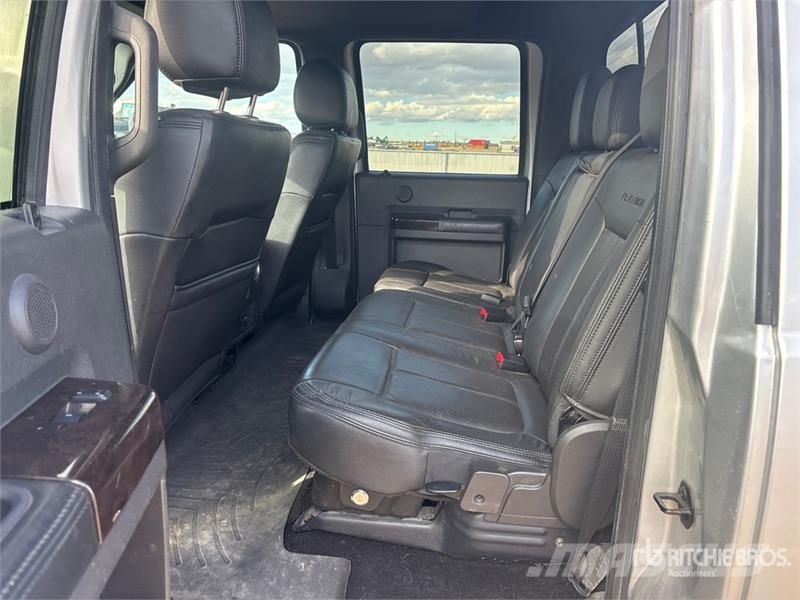 Ford F-350 Lariat 4x4 Crew Cab Pickup Ostalo