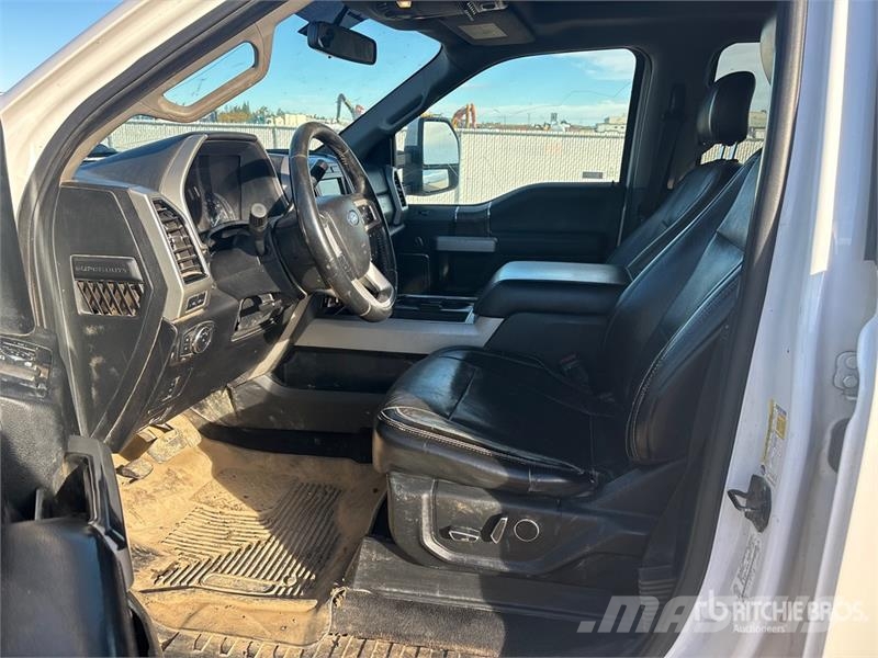 Ford F-350 Lariat 4x4 Crew Cab Pickup Övriga bilar