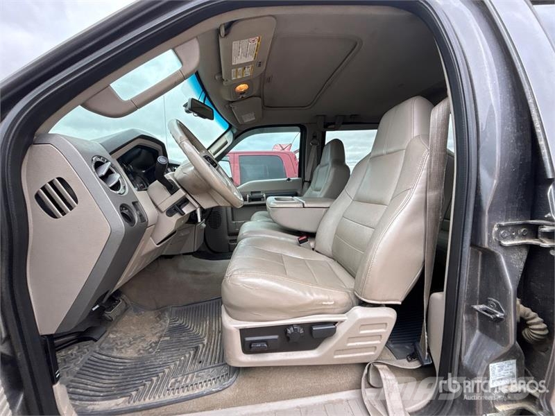 Ford F-350 Lariat 4x4 Crew Cab Pickup Ostalo
