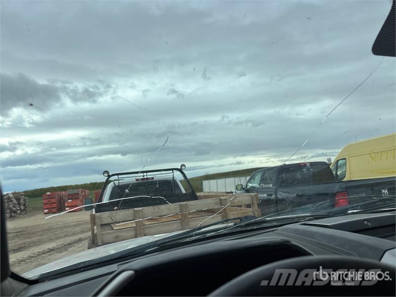 Ford F-350 Lariat 4x4 Crew Cab Pickup Andre