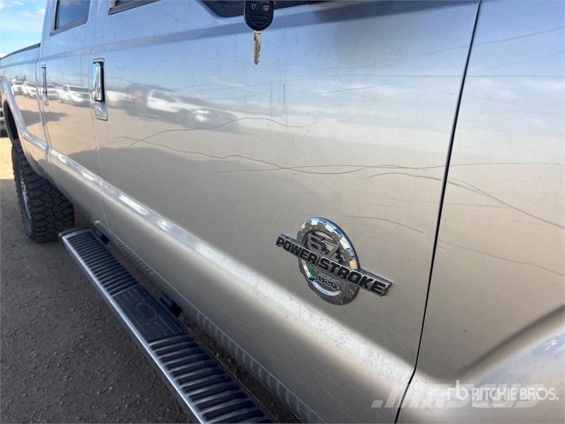 Ford F-350 Lariat 4x4 Crew Cab Pickup Ostalo