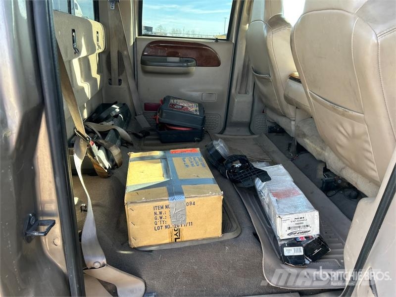 Ford F-350 Lariat 4x4 Crew Cab Pickup Muu