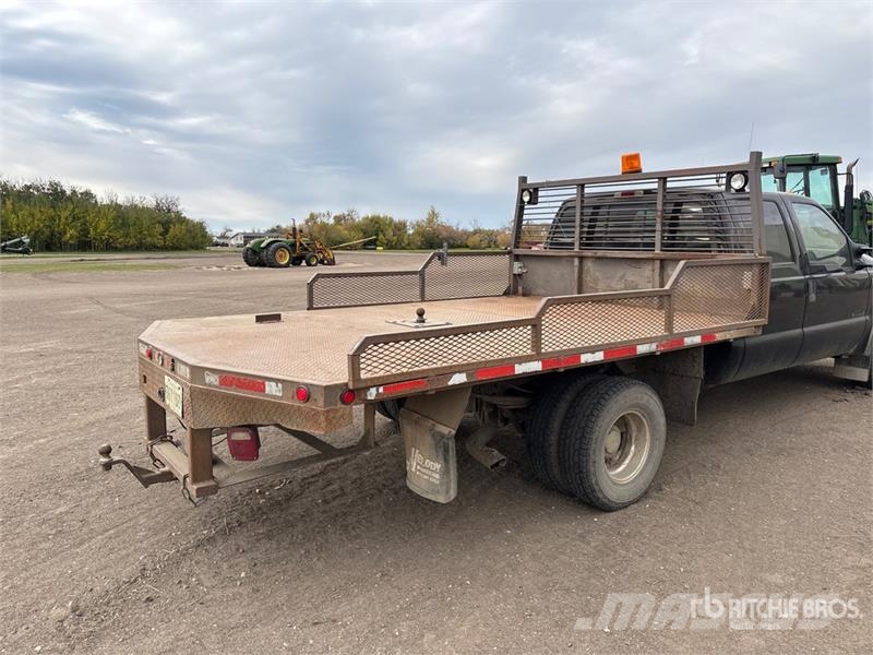 Ford F-350 Lariat 4x4 Crew Cab Pickup (Inoperable) Other