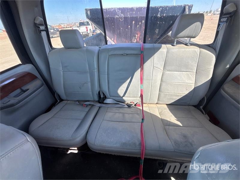Ford F-350 Lariat 4x4 Crew Cab Spreader Truck Veicoli municipali