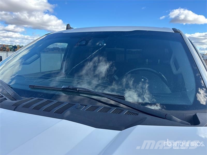 Ford F-350 Lariat 4x4 Crew Cab Pickup Muu