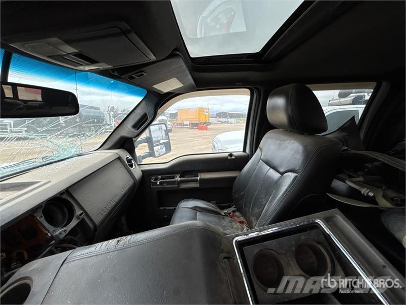 Ford F-350 Lariat 4x4 Crew Cab Pickup (Inoperable) Прочие фургоны