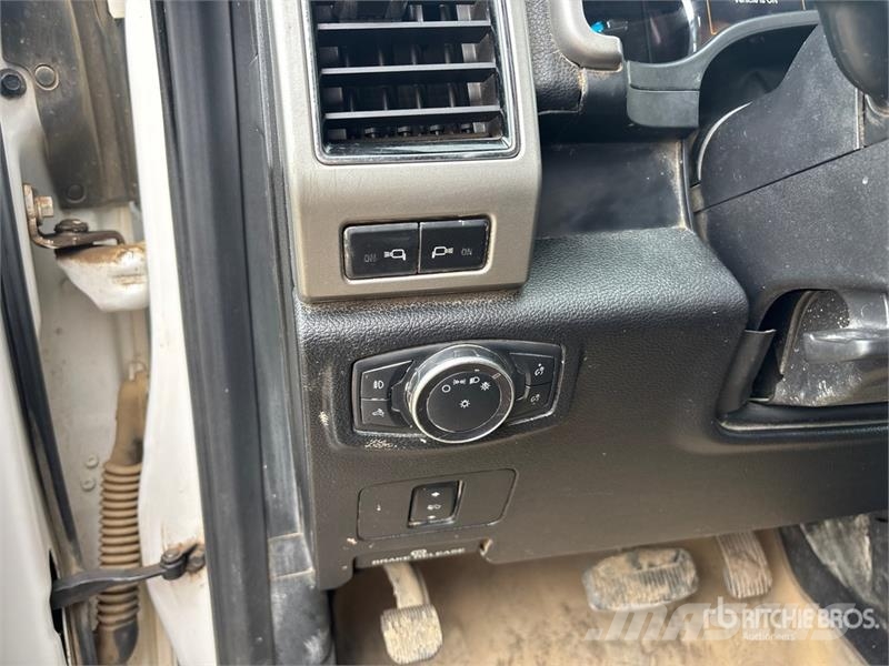 Ford F-350 Lariat 4x4 Crew Cab Pickup Andre