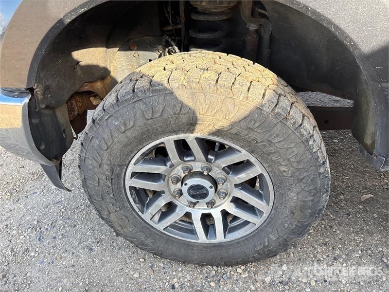 Ford F-350 Lariat 4x4 Crew Cab Pickup Ostalo